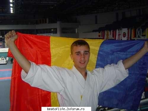 si aveti ceva trofee luate???? white flag in the front of sport