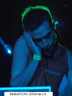 dj. pe numele sau adevarat bal?zs fej?r s-a apucat de produs muzica inca din anii ?80, impreuna cu